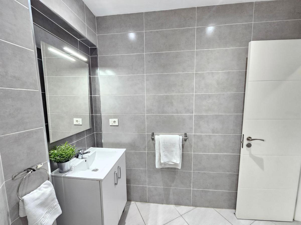 Apartment New Seafront Dreaming View Apartment, Cristianos